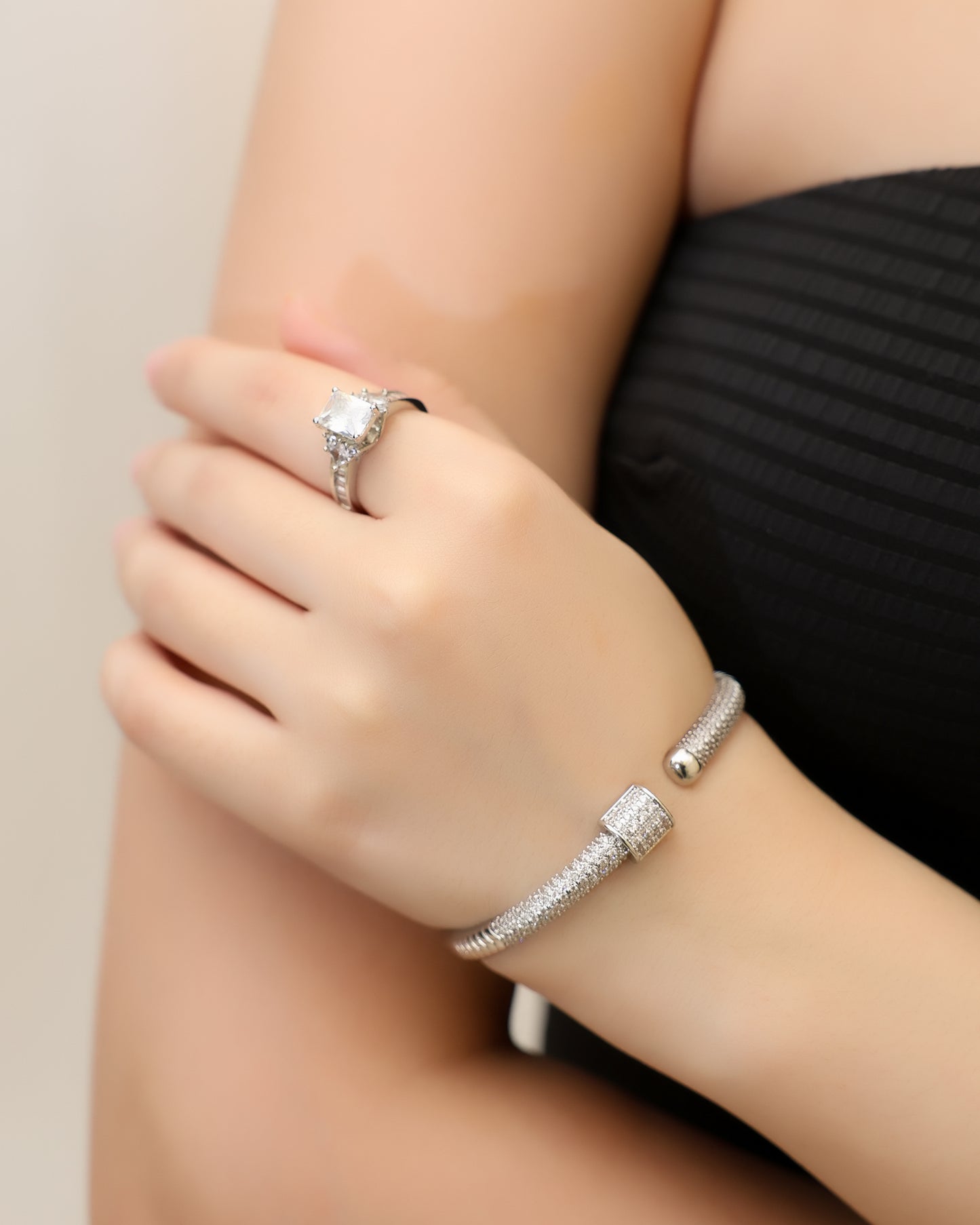 Elegant Silver Statement Ring & Cuff Bracelet Set – Timeless Sparkle