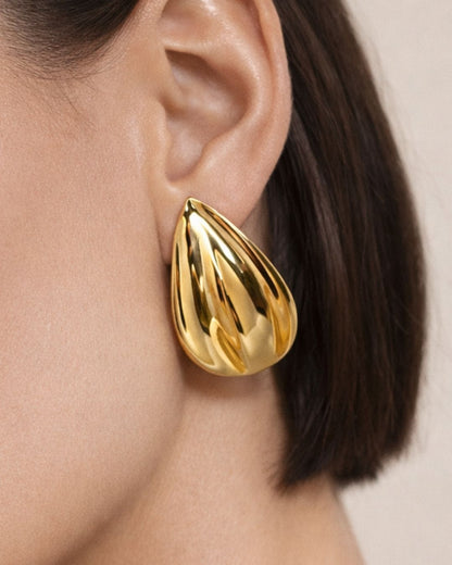 Gleaming Gold Earring